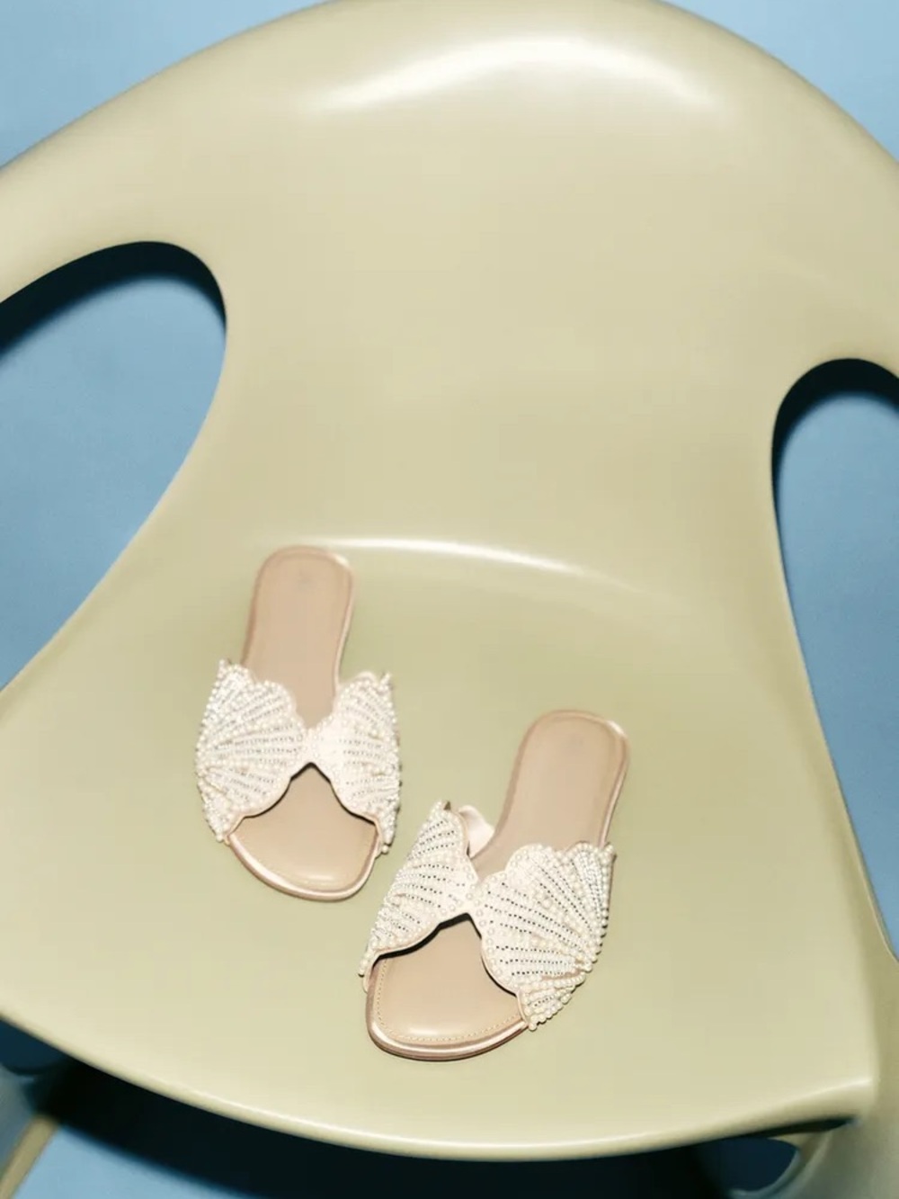 Beaded Shell Slide Sandals in Ivory NEW Host pick 🥳💕